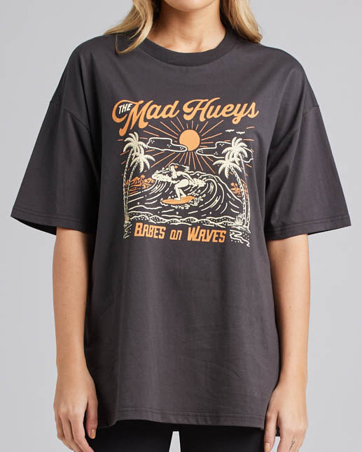 BABES ON WAVES | WOMENS OVERSIZED TEE - VINTAGE BLACK