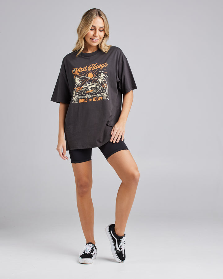 BABES ON WAVES | WOMENS OVERSIZED TEE - VINTAGE BLACK