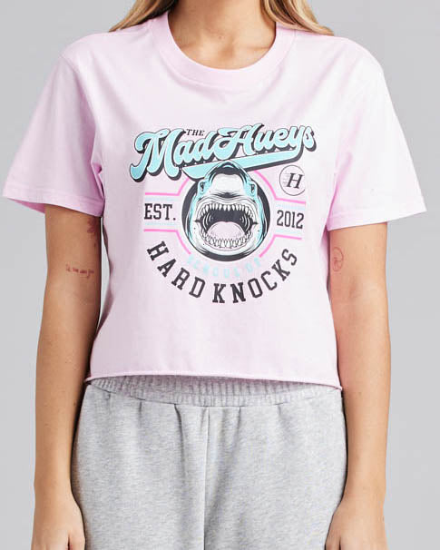 SCHOOL OF HARD KNOCKS | WOMENS CROPPED TEE - PALE PINK