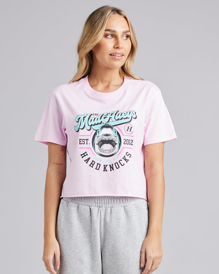 SCHOOL OF HARD KNOCKS | WOMENS CROPPED TEE - PALE PINK