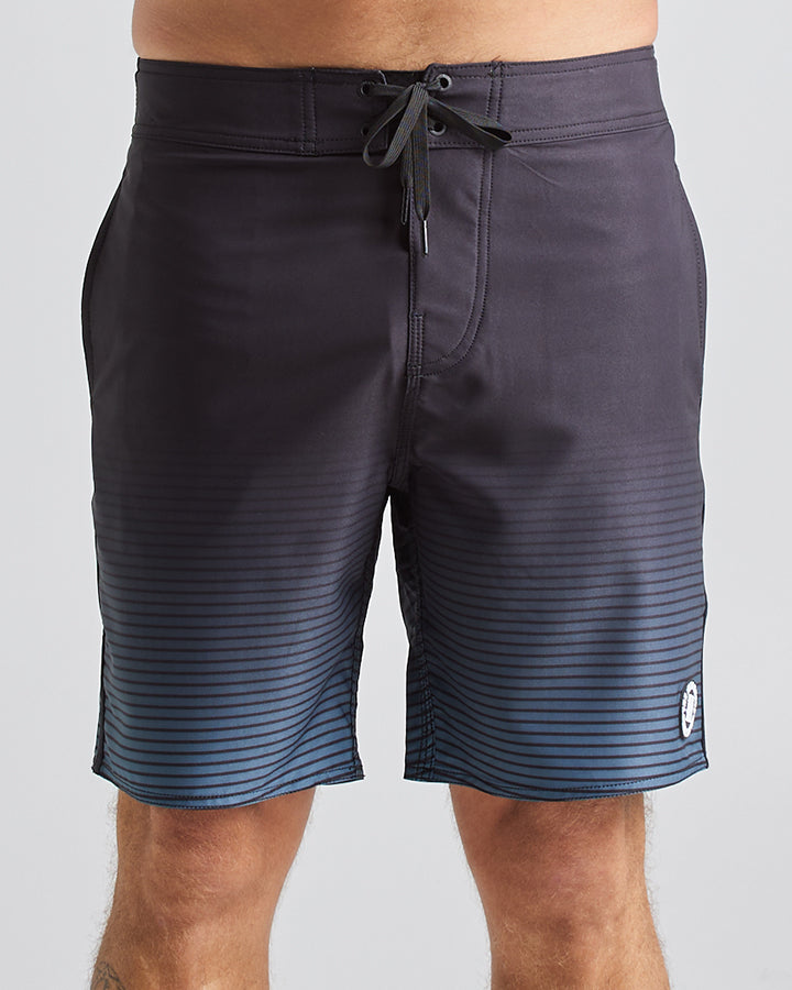 FOAMING SHARK | BOARDSHORT 19" - BLACK