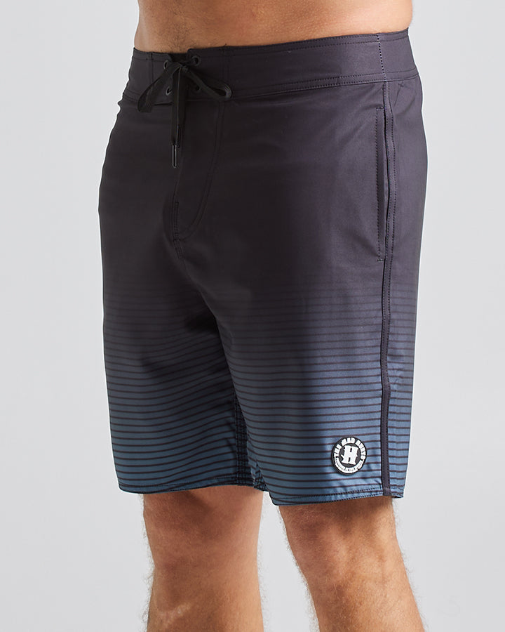 FOAMING SHARK | BOARDSHORT 19" - BLACK