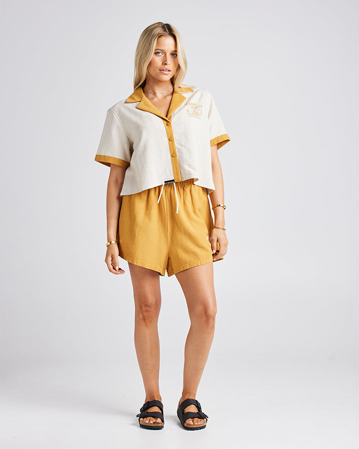 CAMP HUEYS | WOMENS SHORT - MUSTARD